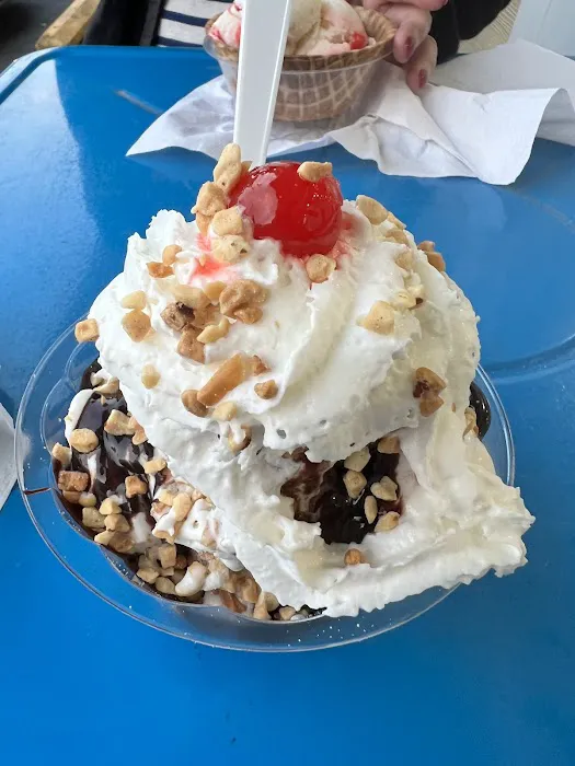 Scoops on Sunset Picture 4