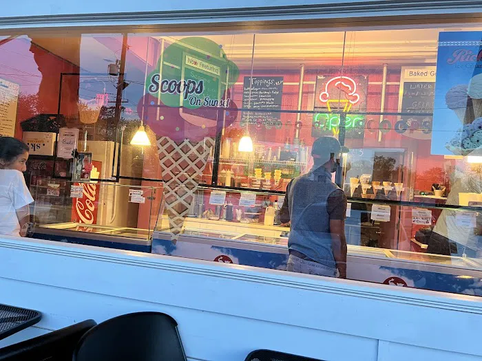 Scoops on Sunset Picture 5