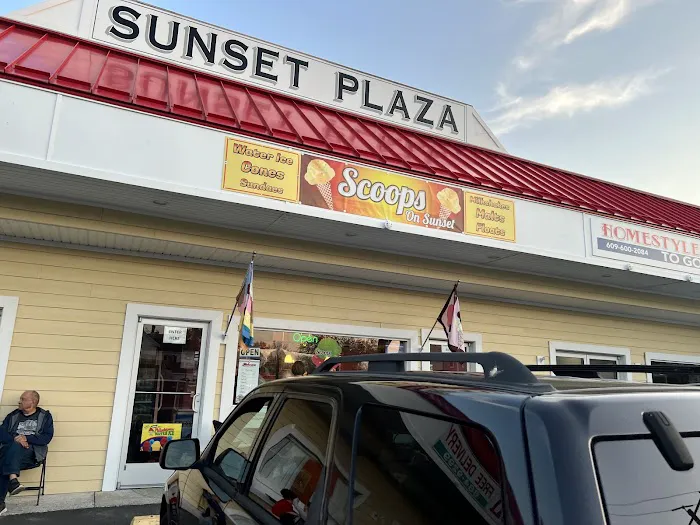 Scoops on Sunset Picture 7