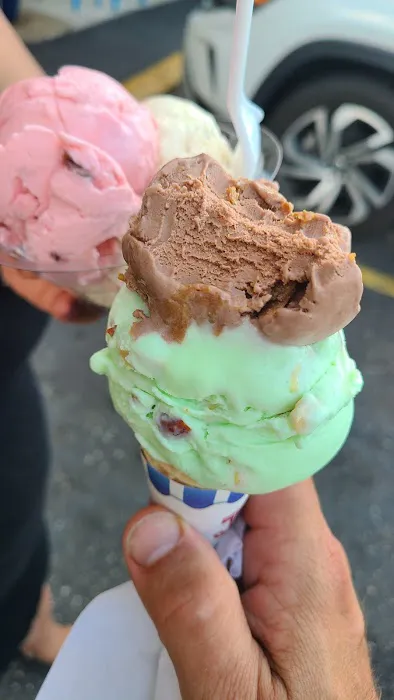 Scoops on Sunset Picture 1