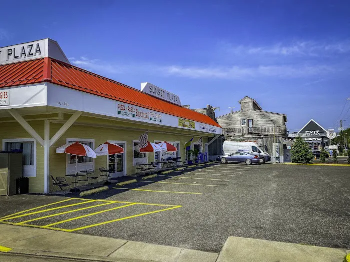 Scoops on Sunset Picture 8