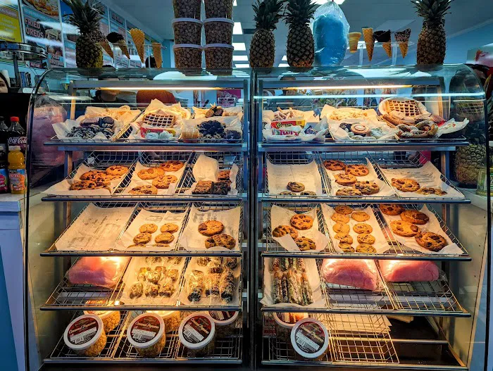 Beachside Ice Cream Parlor and Cafe Restaurant Picture 8