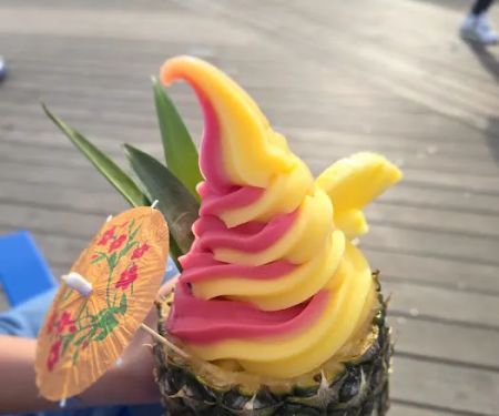 The Chillin Pineapple