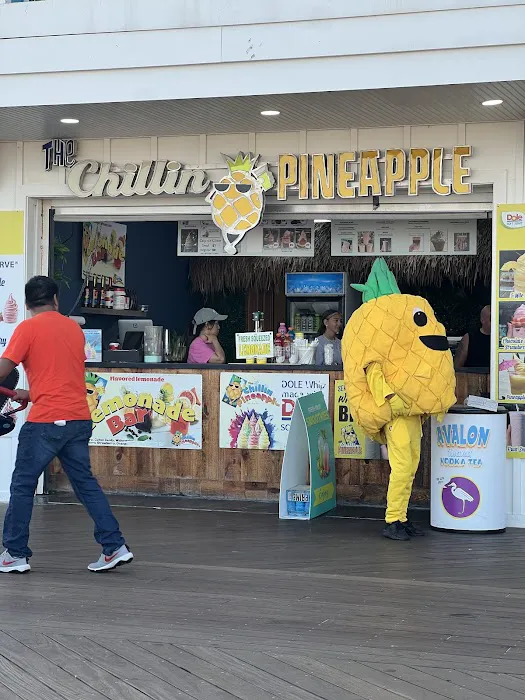 The Chillin Pineapple Picture 5