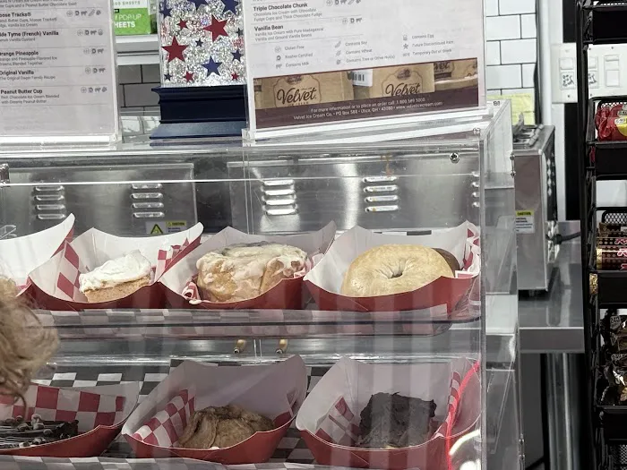 BIG WALLYS ICE CREAM & MORE Picture 3