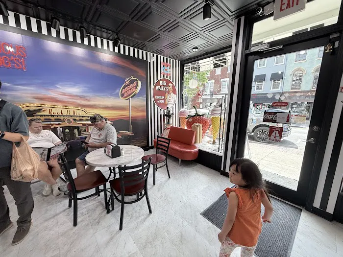 BIG WALLYS ICE CREAM & MORE Picture 4