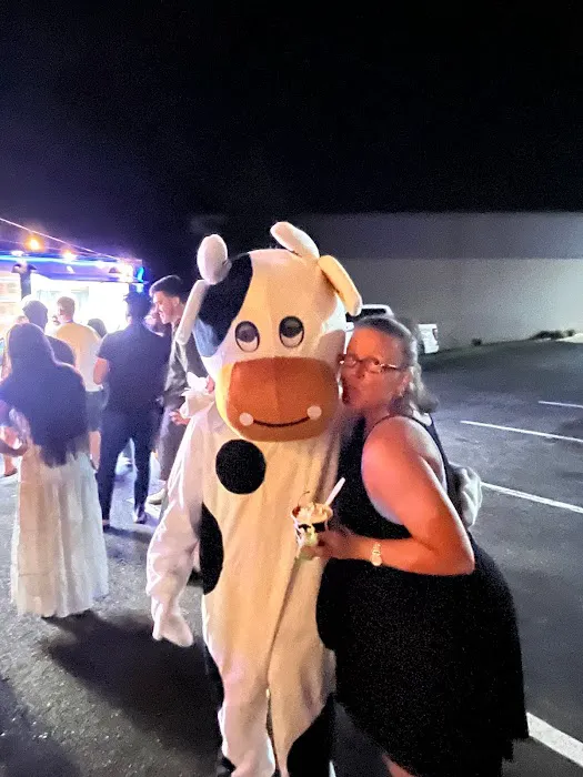 Moo Moo’s Ice Cream Picture 6