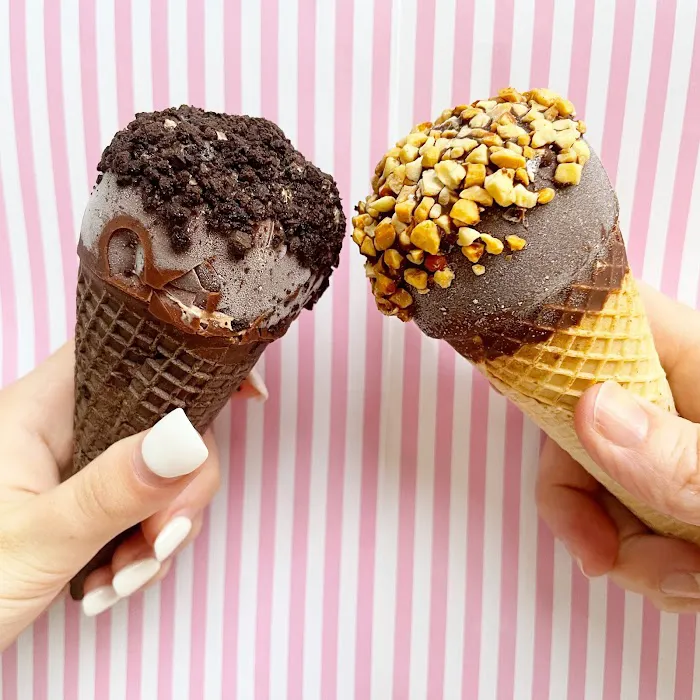 Poppy's Ice Cream Truck Picture 2