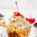 How to Create the Perfect Ice Cream Sundae with Toppings and Sauces