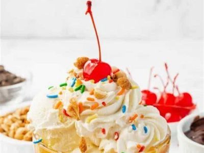 How to Create the Perfect Ice Cream Sundae with Toppings and Sauces
