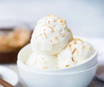 How to Make Dairy-Free Ice Cream Using Coconut Milk and Natural Sweeteners