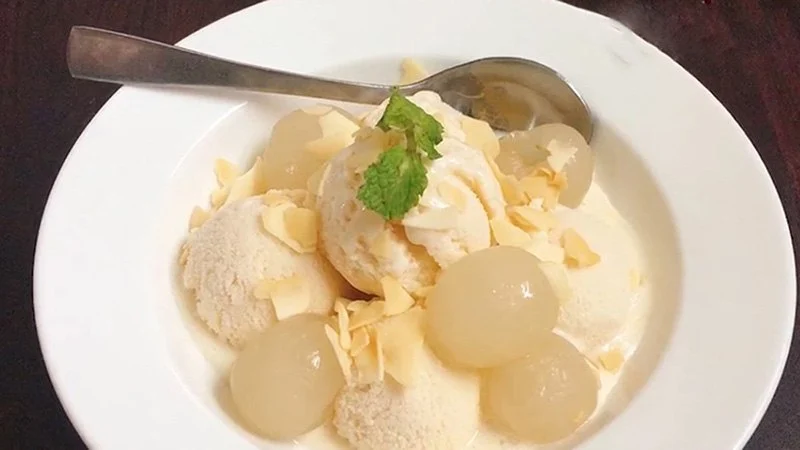 How to Make Ice Cream with Longan for an Asian Lychee Relative