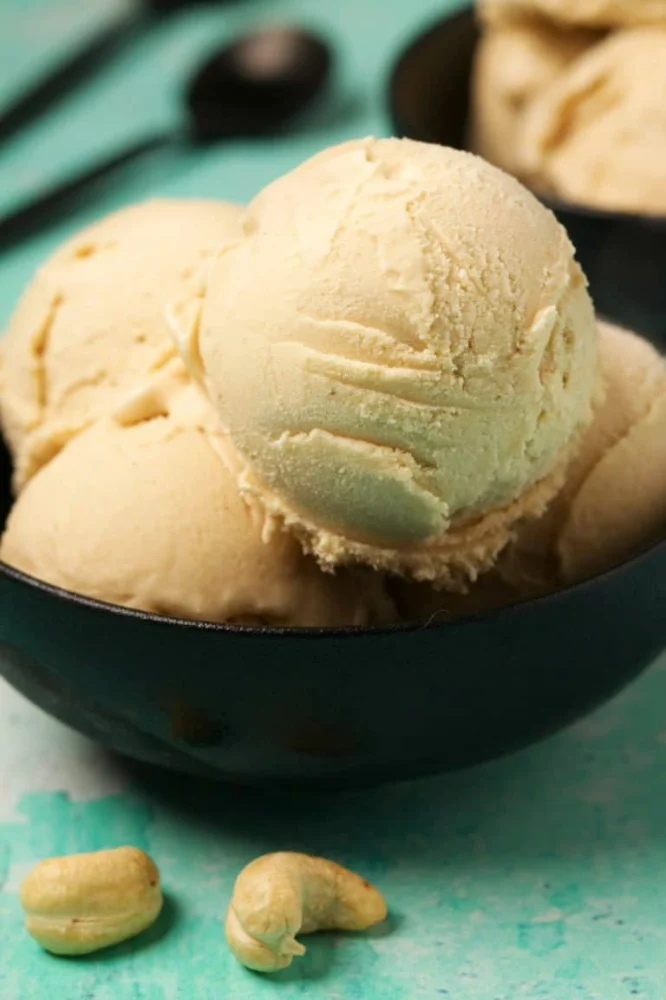How to Make Ice Cream with Cashew Milk and Natural Sweeteners