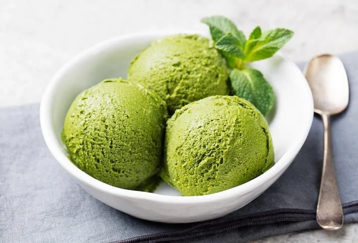 How to Make Ice Cream with Wheatgrass for a Health Food Twist