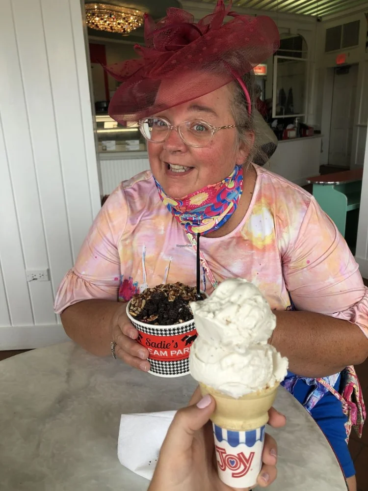 Best Ice Cream Shops in Mackinac Island for Michigan Fudge Swirls