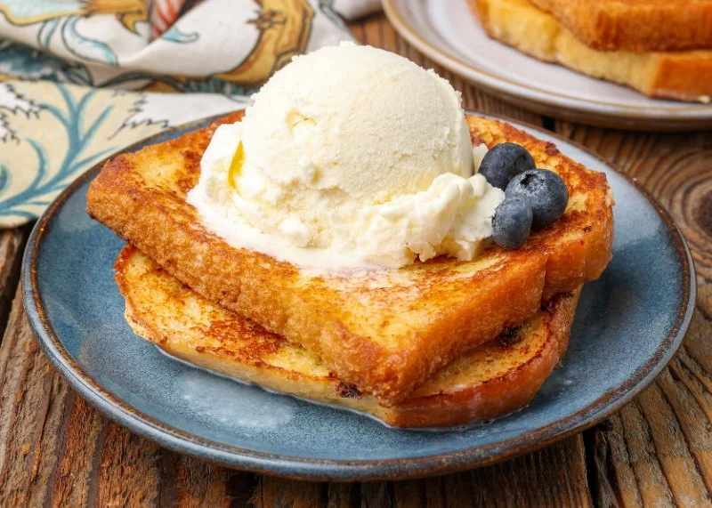 What Is French Toast Ice Cream and How to Soak the Bread Pieces