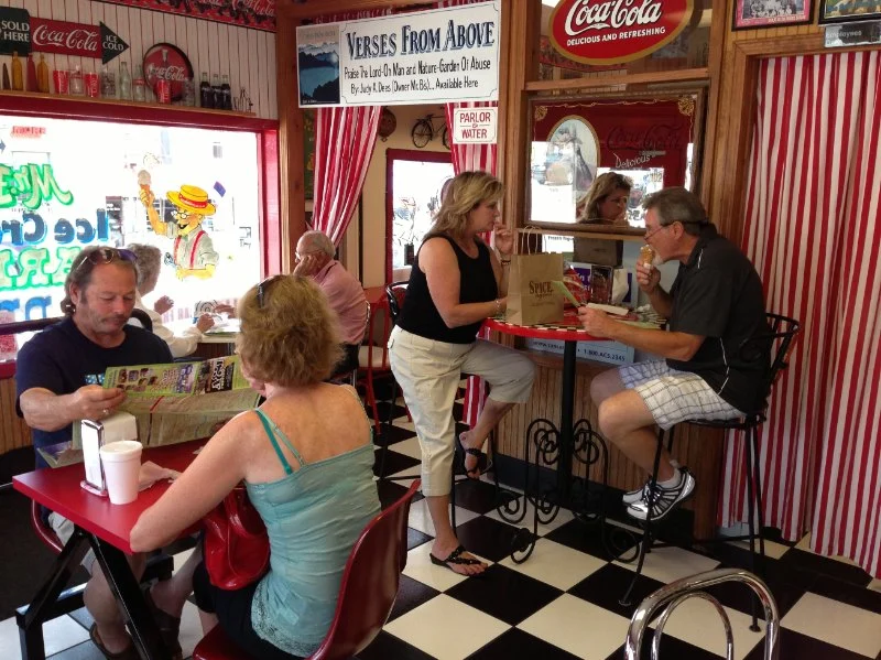 Best Ice Cream Shops in Branson for Missouri Ozark Hillbilly Themes