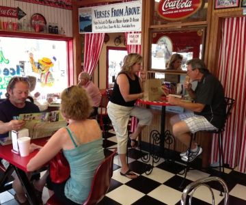 Best Ice Cream Shops in Branson for Missouri Ozark Hillbilly Themes