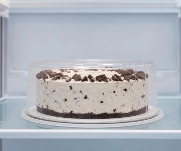 How to Store an Ice Cream Cake Before Serving It